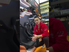 Sedile da corsa regolabile in pelle con manopole